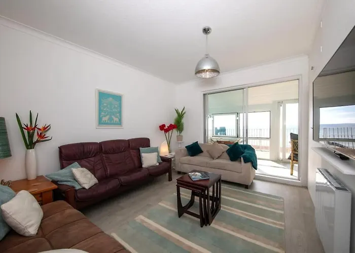 Stunning Beachfront Apt W Balcony & Sea Views