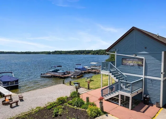 Fife Lake Lodge Multi-Level Lake View King Suite