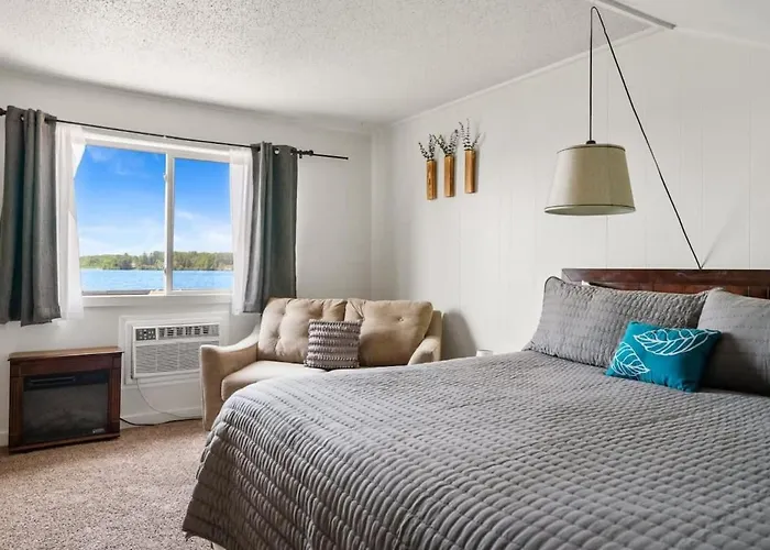 Fife Lake Lodge Multi-Level Lake View King Suite