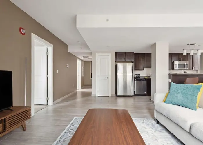 2Br Downtown Luxury Getaway