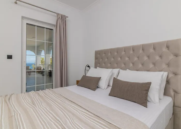 Swan Apartment 3