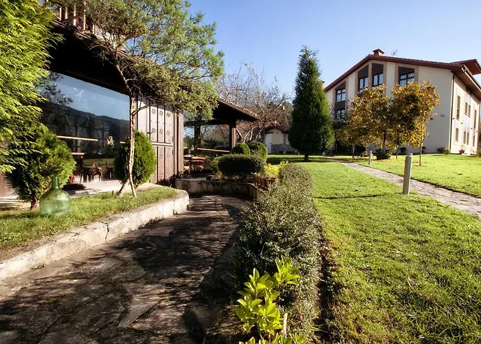 Apartamentos Rurales L'Arquera