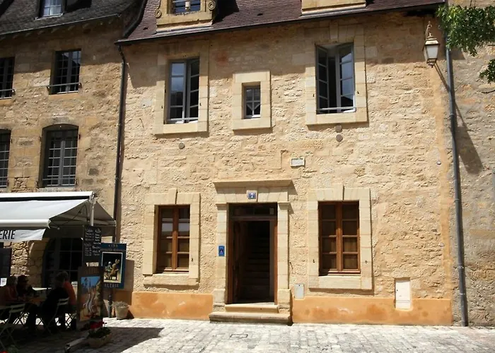 Le Grenier Du Chapitre Son Loft Avec Les Poutres Et L'Appartement Une Chambre Sans Les Poutres