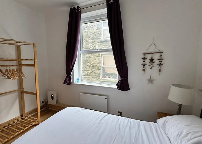 Flat 2, Ty Newydd