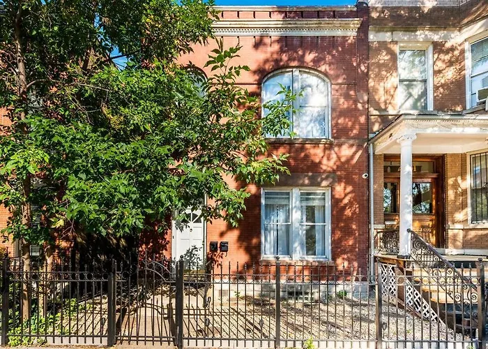 Lincoln Park 3 Bedroom Penthouse