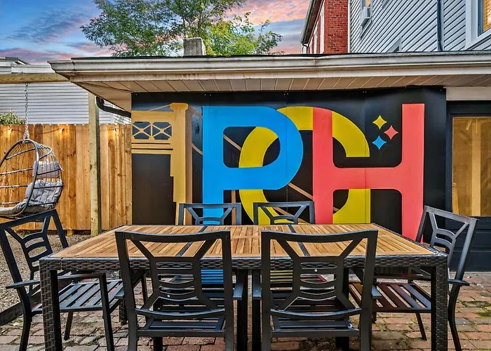 Cozy Southside Pitt Home W/ Pool Table +Yard