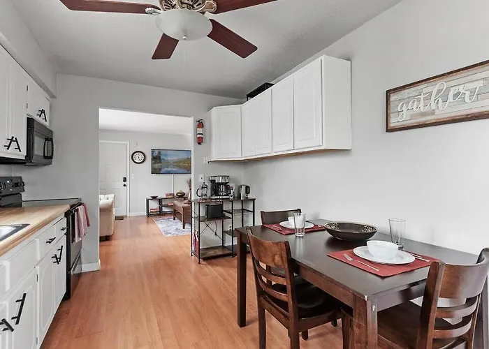 Tranquil 2Br Apt Mpls - 8075 Apt 3