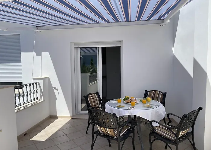 Casa Azahar Centrally Located 2 Bedroom Apartment