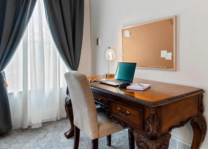 Beautiful Condo - King Bed - Free Waffle Breakfast