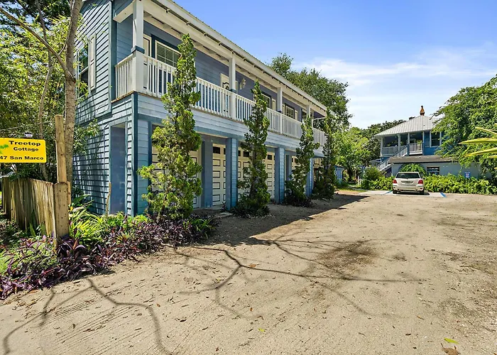 Treetop Cottage - 3 Blocks From Historic District