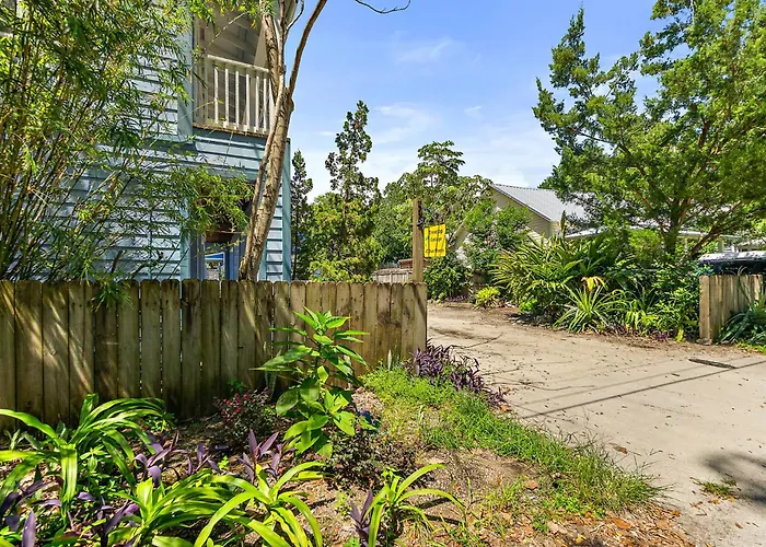 Treetop Cottage - 3 Blocks From Historic District
