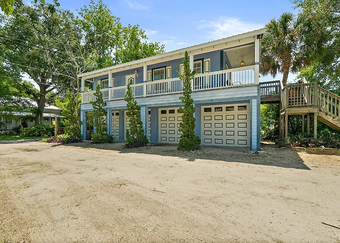 Treetop Cottage - 3 Blocks From Historic District