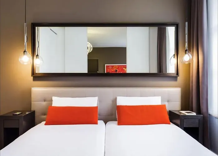 Disneyland Deluxe Flat, Outside Pool, Climatisation, 1 Min To Disney Parks
