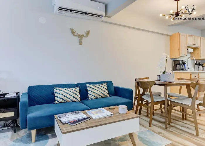 Brand New Luxe Modern Loft With King Bed Free Parking And Wi-Fi