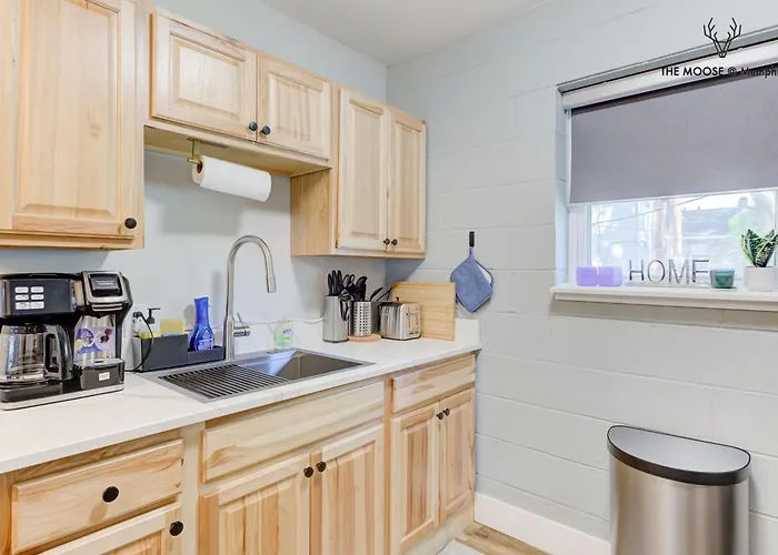 Brand New Luxe Modern Loft With King Bed Free Parking And Wi-Fi