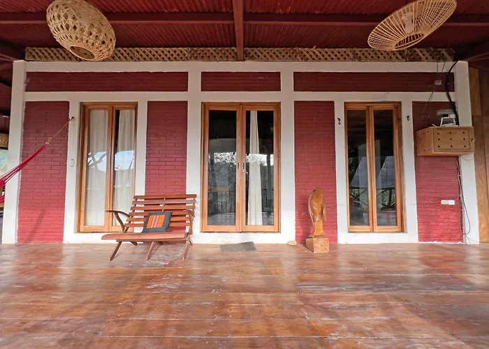 300M To Beach/Center: 2 Bedr-2 Bath & Great Views!