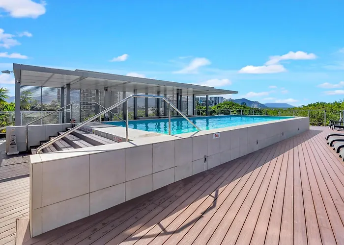 Waters Edge At Harbour Lights - Poolside Convenience