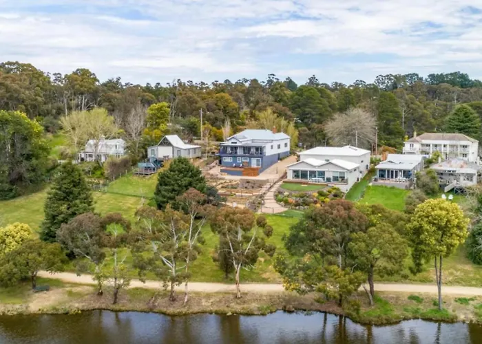 Balconies Lakeside On Lake Daylesford