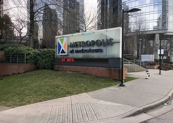 Burnaby Metrotown Two Bedroom Suite Walk To Metrotown Station, Metropolis & Crystal Mall