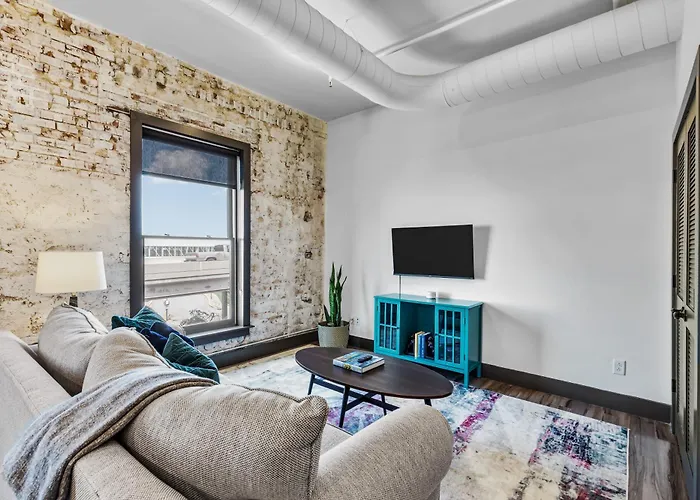 Brick & Bed Riverfront Lofts, Pc 205