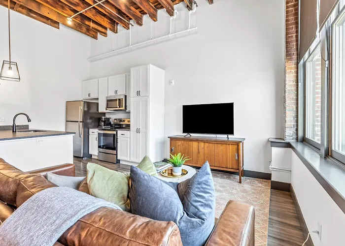 Brick & Bed Riverfront Lofts, Pc 202