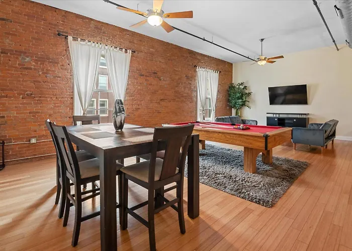 Top Floor Loft In Downtown Indianapolis