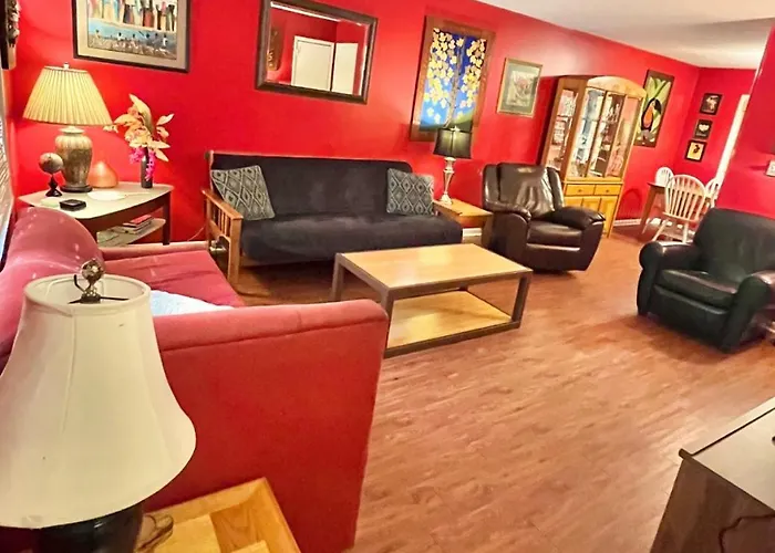 Family Friendly Downtown Home - Private Yard & Grill - Location, Location, Location!