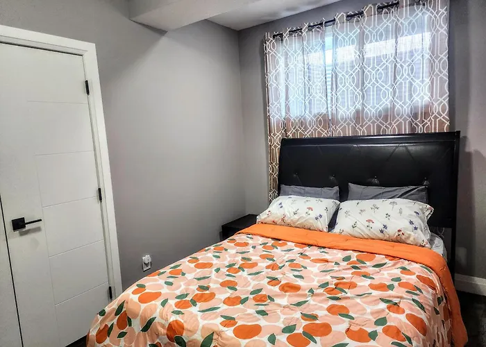 Cozy Basement Suite - Private Entrance - Free Netflix