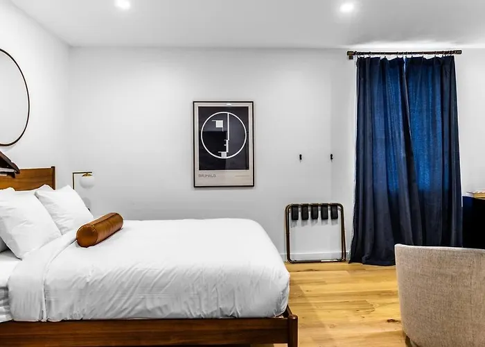 West Market Square, Coffee Shop, Fast Wifi, Downtown Room # 103