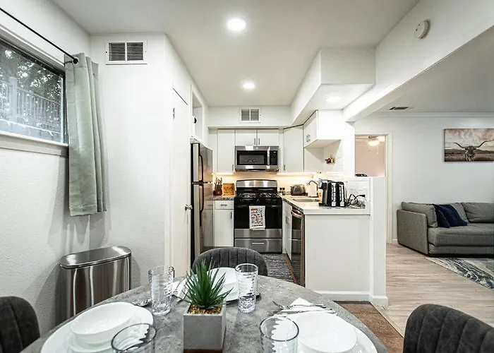 Downtown Austin Suite Retreat