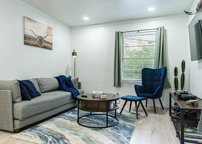 Downtown Austin Suite Retreat