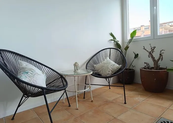 Spacious Studio By The University