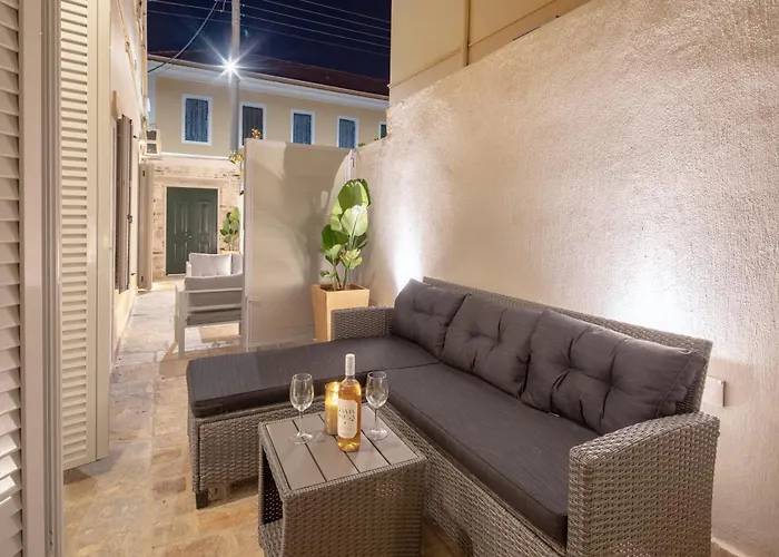 Modern-Vintage Old Town Suites