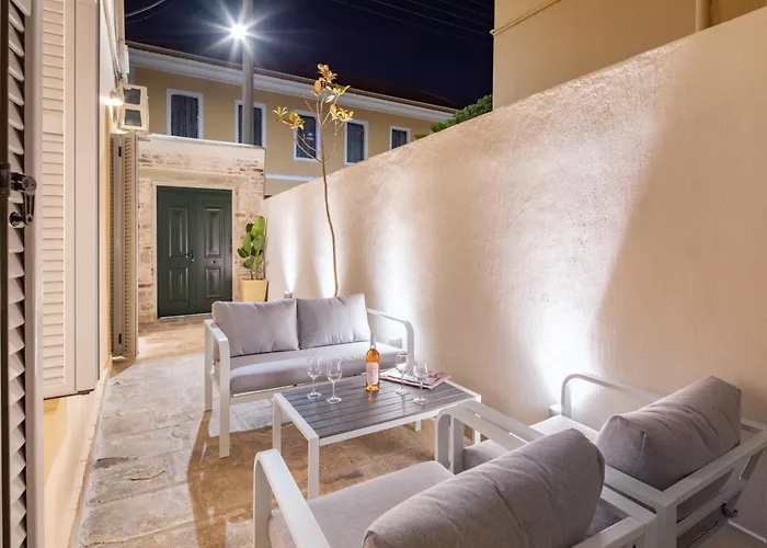 Modern-Vintage Old Town Suites