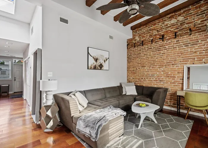 Navy Yard Gem: Stylish Condo Near Nationals Stadium
