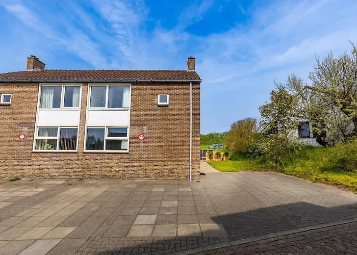 Hogehilweg 16 vakantiehuis, Direct onder de duinen - eigen parkeerplaatsen