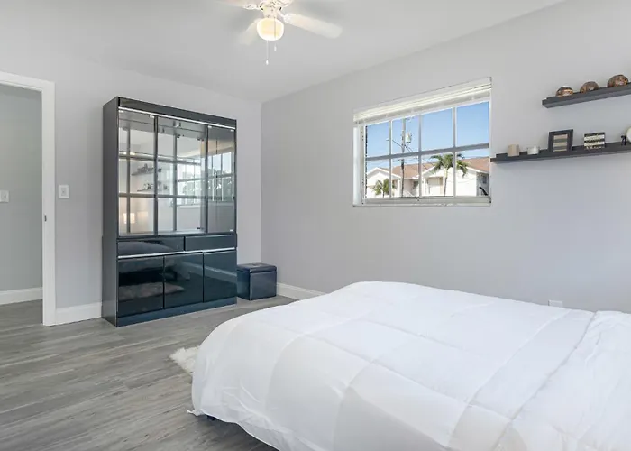 2 Bedroom 2 Bathroom Apartment In Cape Coral Yacht Club Area