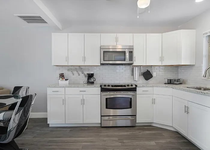 2 Bedroom 2 Bathroom Apartment In Cape Coral Yacht Club Area