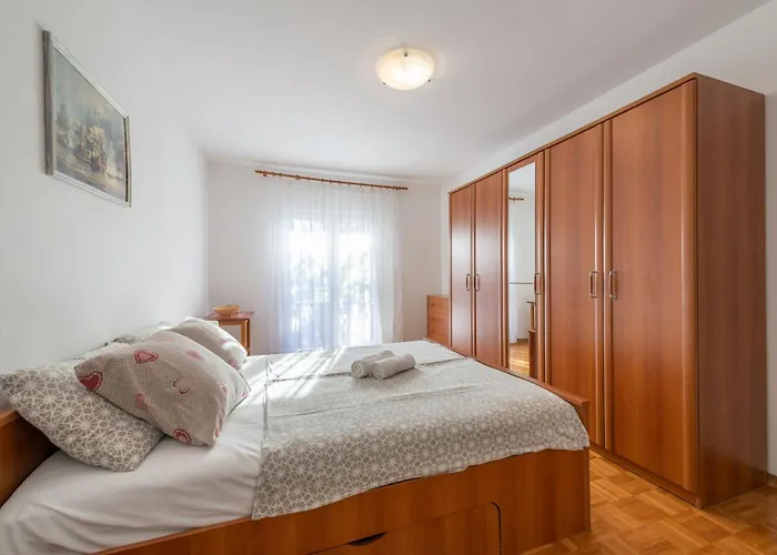 Comfortable Apartments In Peroj Near The Sea
