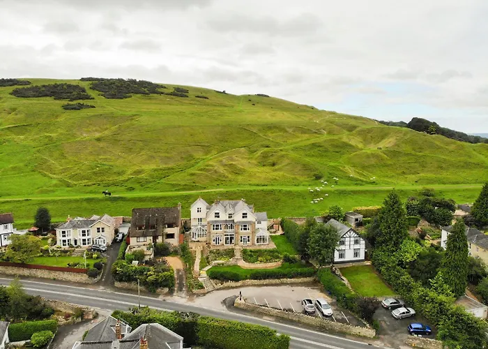 Hotel near College: Cleeve Hill Hotel