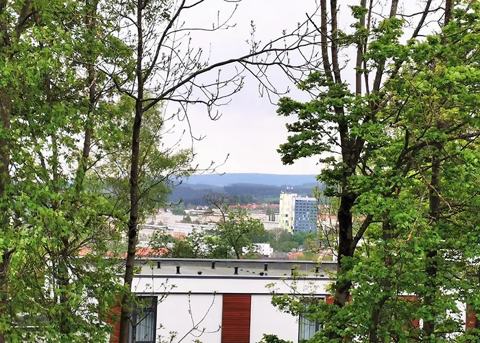 Bohnapartments: Stadtblick Zechenhaus mit Balkon und Parkplatz