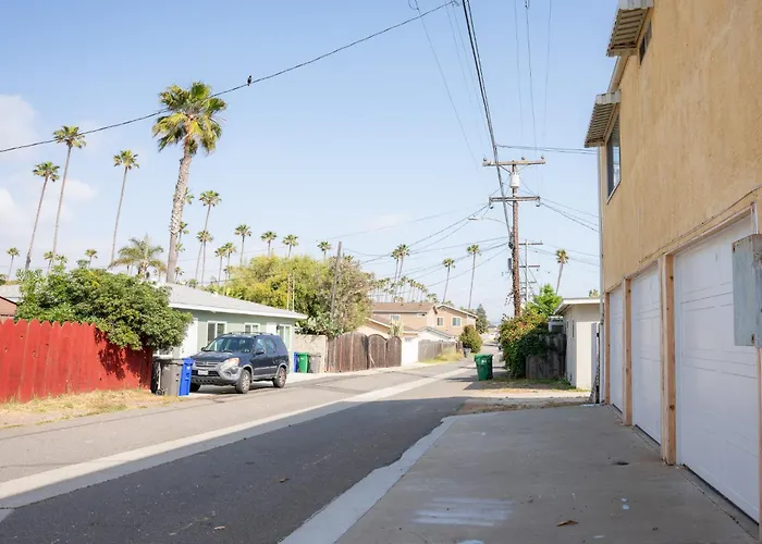 1 Block From Beach - Steps From Restaurants & Shops