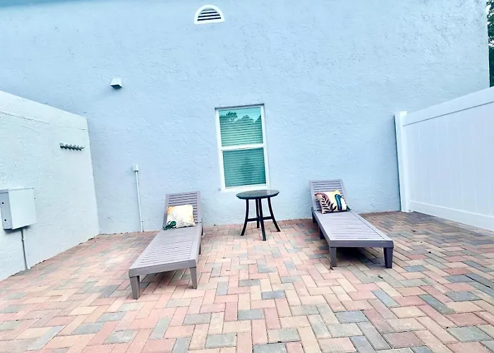 Spacious Convenient 2/2, Perfect For Groups In Wpb
