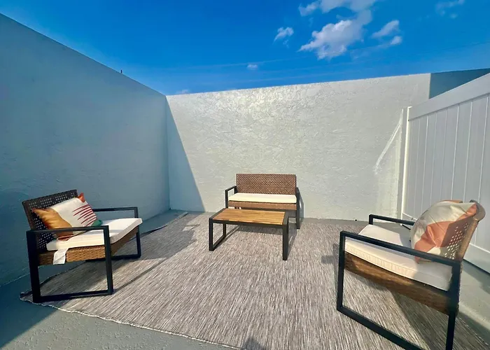 Spacious Convenient 2/2, Perfect For Groups In Wpb