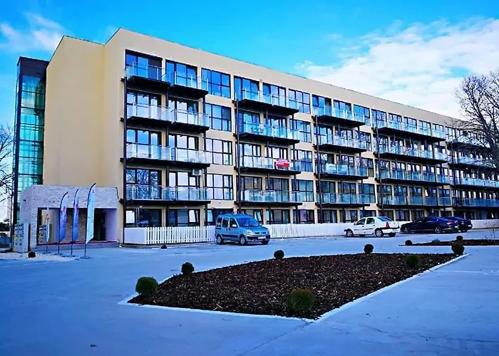 Studio Complex Alfa&Beta Saturn La Parter Cu Terasa