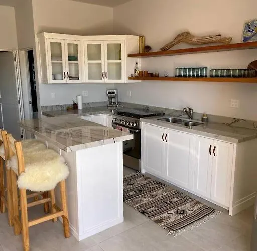12C Amazing Views, Brand New Top Floor 2Br 2Ba