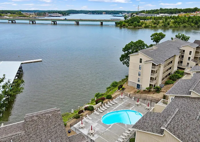 Beautiful Lakefront 3Br Private Condo