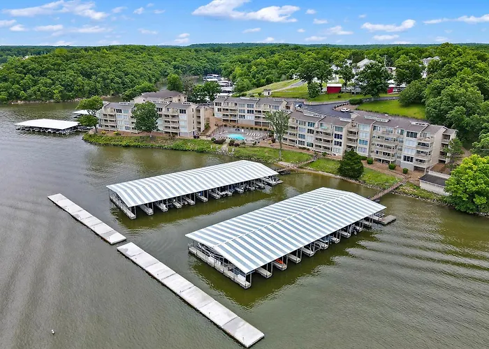 Beautiful Lakefront 3Br Private Condo