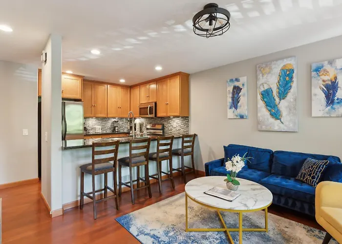Charming 2Br Townhouse Near Green Lake