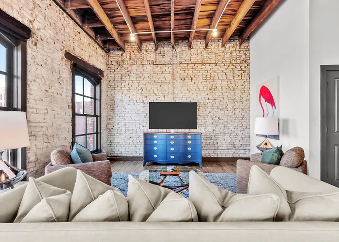 Brick & Bed, Riverfront Lofts, Pc 206